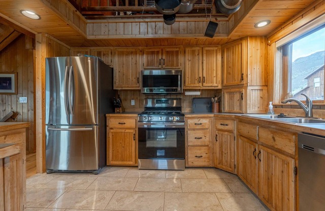 Stunning 6 Bedroom home near Gardiner