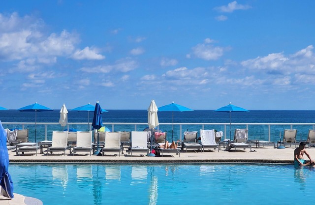 Stunning Beachfront condo in sunny Sunny Isles Beach with AC, fitness room, WiFi