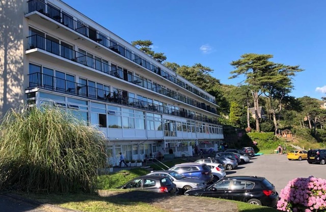 Stunning Beach front Apartment in Caswell Swansea