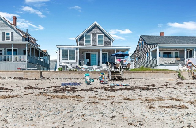 STUNNING BEACHSIDE LISTING DIRECTLY ON WELLS BEACH: RELAXING: 9/28-10/2 NOW OPEN