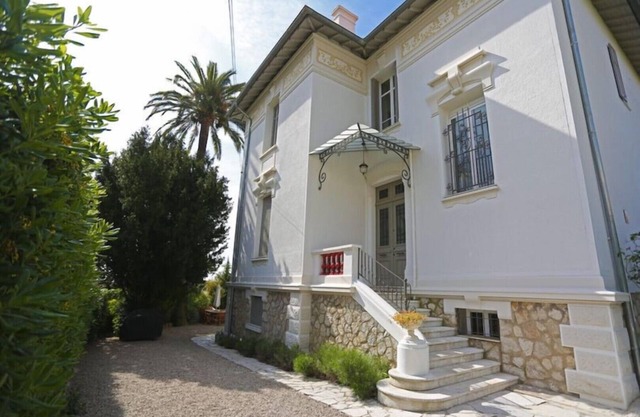 Stunning Belle Epoque Villa in the heart of Cannes, private pool, secure parking