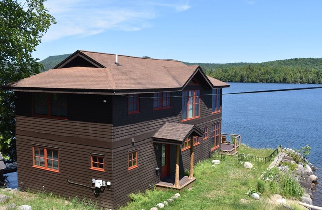 Stunning Blue Mountain Lake - Waterfront Property!