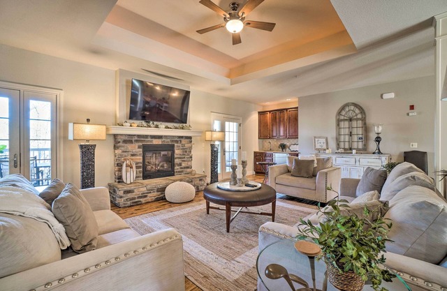 Stunning Branson Villa w/On-Site Golf Access