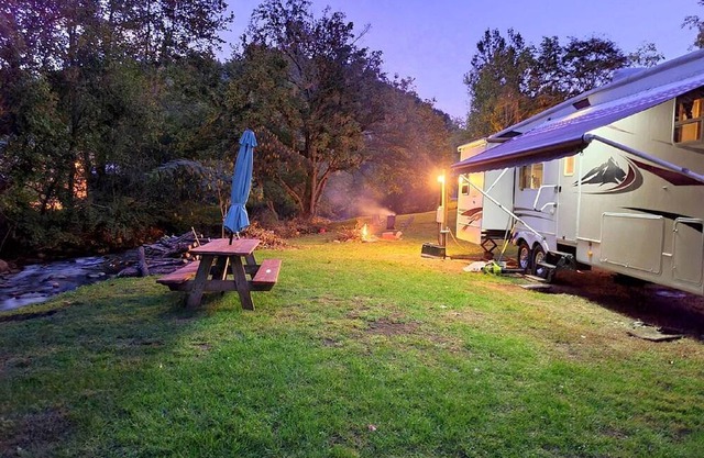 Stunning Caravan with Fire Pit in Del Rio, Tennessee