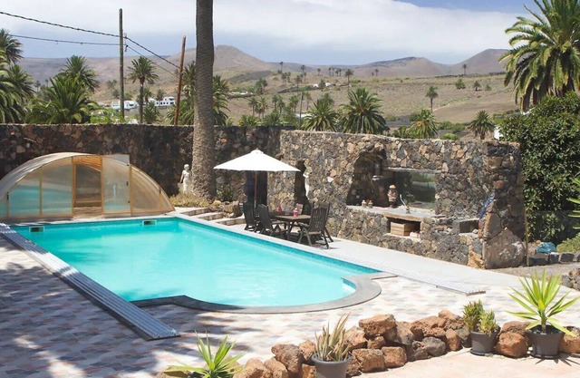 Stunning “Casita Palmera” with Mountain View, Pool, Terrace & Wi-Fi; Parking Available