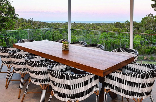 Stunning coastal style home 5 bedroom with AMAZING ocean views - Min 2 nights