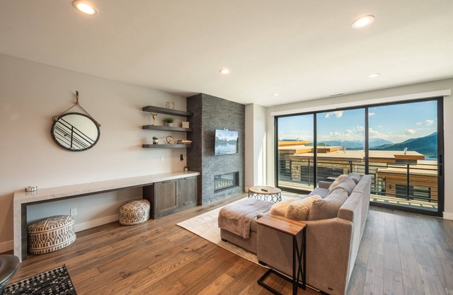 Stunning Contemporary, Lake and Slope Views, Close to Historic Main Street and World Class Resorts!