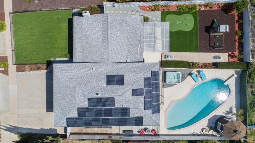 "Stunning Entertainment Home with Pool, Jacuzzi, Golf, Bocce Ball & Scenic Views!"