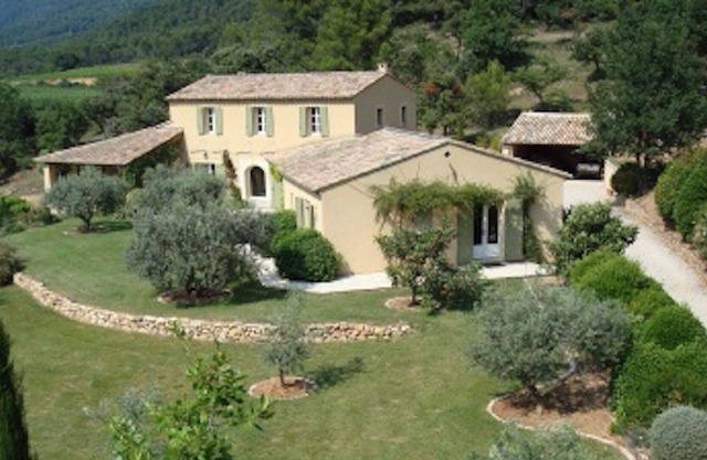 Stunning family house & pool close to Mt Ventoux set in woodland and vineyards