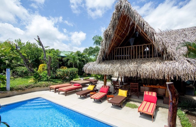 Stunning & Fully-Equipped Beach Pad - 5 BR Suites, Pool & 4 Minute Walk to Beach