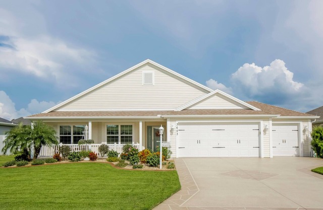 Stunning fully furnished 3 bedroom 2 bathroom home -practically brand new!