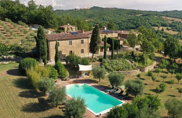 Stunning, historic 18c Farmhouse - with Private Pool (sleeps 12-13)