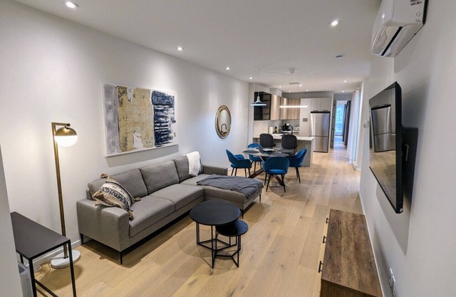 Stunning Historic Apartment with Parc Lafontaine View