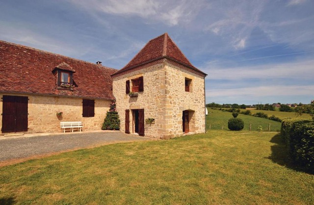 Stunning Home In La-Chapelle-Saint-Jean