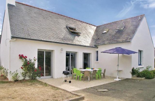 Stunning home in Ile-Tudy with 5 Bedrooms and WiFi