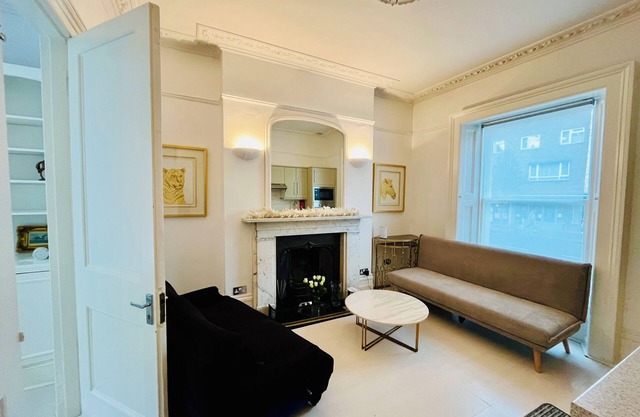 Stunning Kings Road, Chelsea, period property
