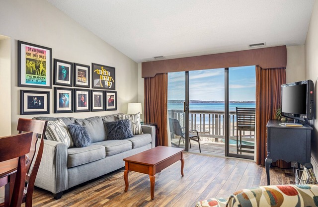 🏖️ Stunning Lake Views @ The Shores | Bayfront Deck, Private Beach Access + VIP Perks ➠ UNIT 5577