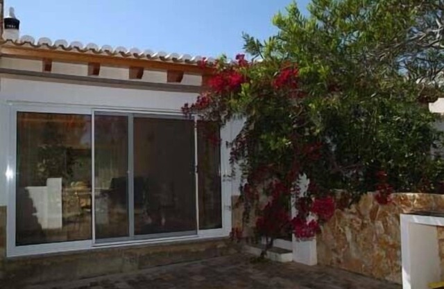 Stunning location of a priv. Portuguese country house apartment directly on the sea