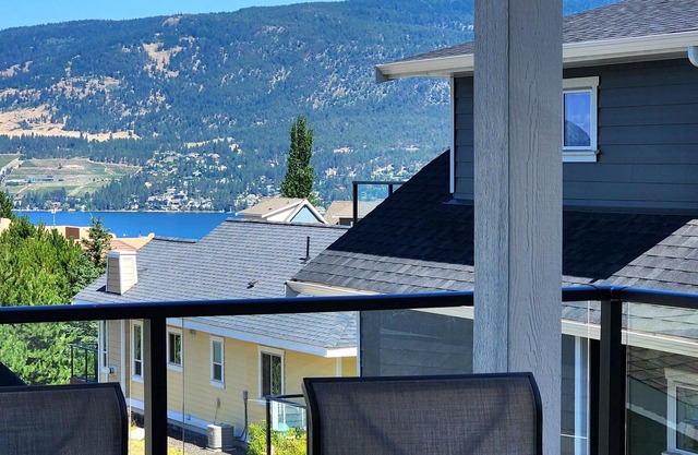 Stunning Modern Cottage at La Casa Lakeside Resort