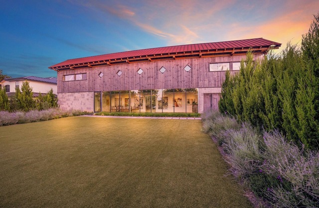 Stunning new modern house on Lake Dunlap