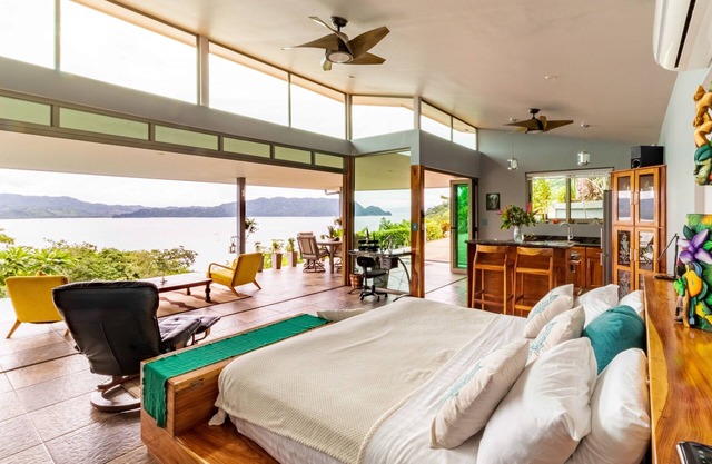 Stunning Ocean View, Open Design Bungalow w/POOL & AC *4x4 vehicule recommended