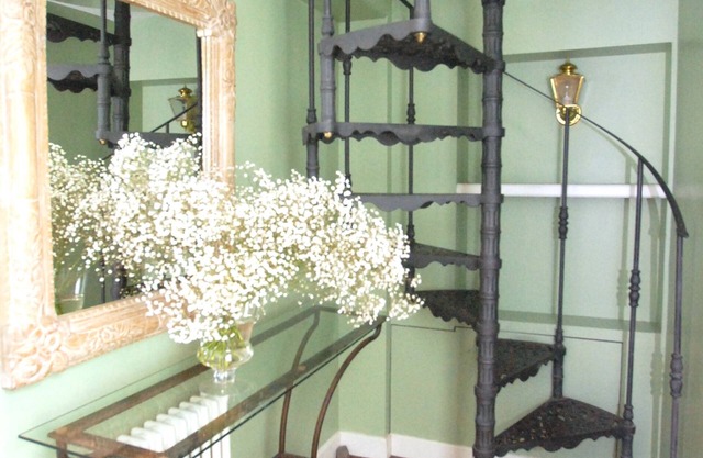 Stunning one-bedroom duplex with 2 panoramic terraces. AC throughout. Sleeps 4.