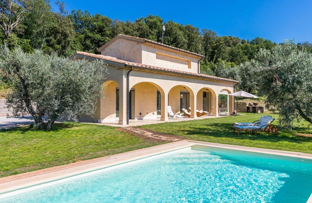 Stunning private villa for 6 guests with A/C, WIFI, private pool, TV, patio and panoramic view
