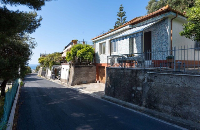 Stunning private villa for 7 people with TV and terrace