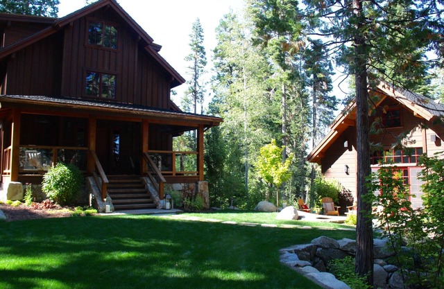 Stunning Private Compound with Hot Tub, Nearby Beach, Flat Lawn, Ski in/out