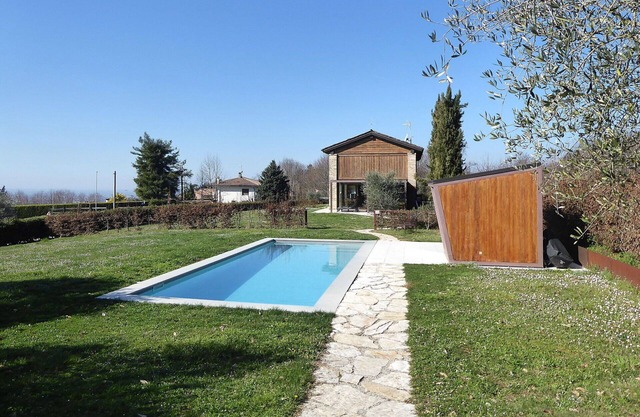 Stunning private villa with hot tub, A/C, private pool, WIFI, sauna, TV and pets allowed