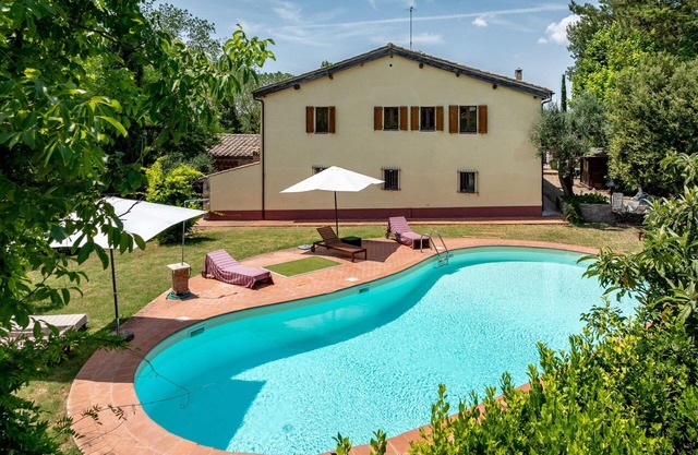 Stunning private villa for 8 guests with private pool, WIFI and TV, close to Siena