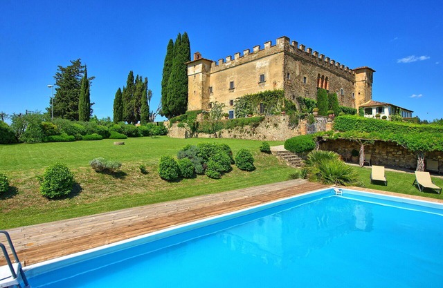 Stunning private villa with private pool, A/C, WIFI, patio, panoramic view, close to San Gimignano