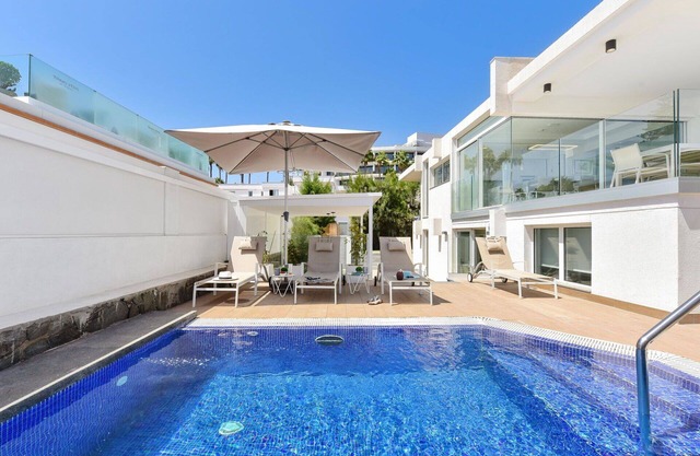 Stunning private villa for 8 guests with WIFI, private pool, A/C, TV and patio