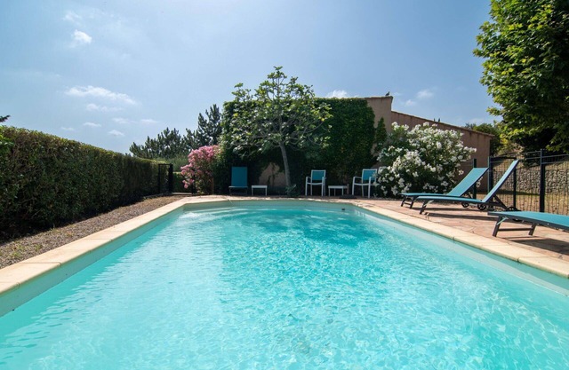 Stunning private villa for 6 people with private pool, WIFI, TV, terrace and pets allowed
