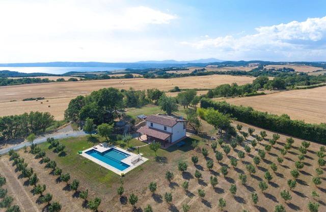 Stunning private villa with private pool, WIFI, A/C, TV, patio, pets allowed and panoramic view