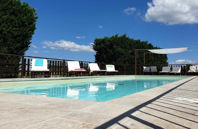 Stunning private villa for 10 people with WIFI, private pool, A/C, TV and parking
