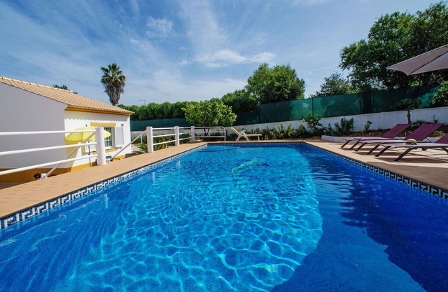 Stunning private villa for 4 people with private pool, WIFI, A/C, TV and terrace