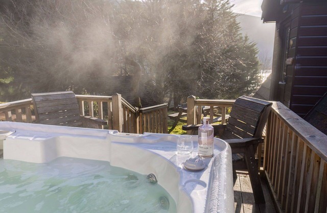 Stunning private villa for 4 people with hot tub, WIFI, TV, balcony and panoramic view