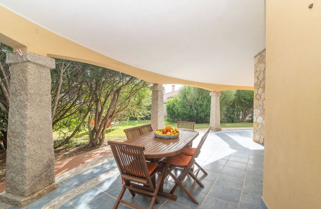 Stunning private villa for 8 people with WIFI, A/C, TV, patio and parking