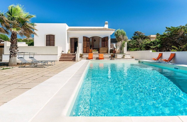 Stunning private villa for 6 people with A/C, private pool, WIFI, TV, terrace and panoramic view