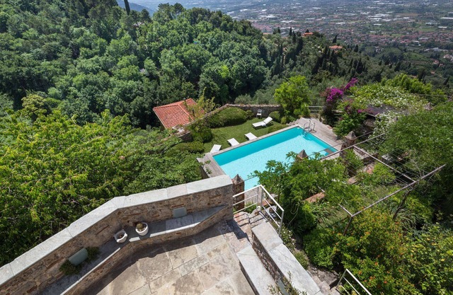 Stunning private villa with private pool, WIFI, A/C, TV, terrace, panoramic view, close to Viareggio