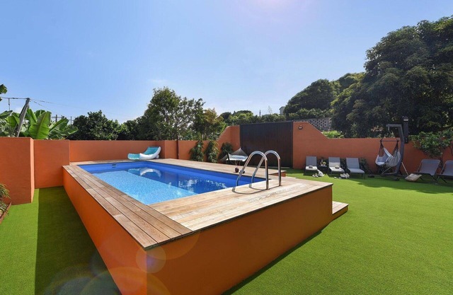 Stunning private villa for 10 people with private pool, WIFI, TV and patio