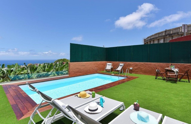 Stunning private villa for 6 people with private pool and TV
