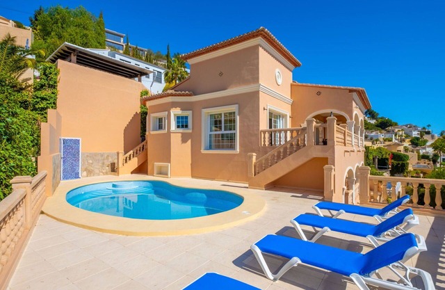 Stunning private villa for 8 people with A/C, private pool, WIFI, TV, terrace and panoramic view
