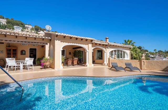 Stunning private villa for 6 people with private pool, A/C, WIFI, TV, terrace and pets allowed