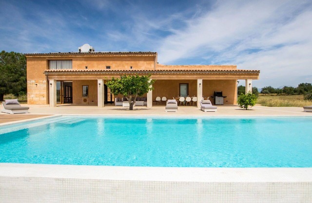 Stunning private villa for 12 people with private pool, A/C, WIFI, TV, patio and panoramic view
