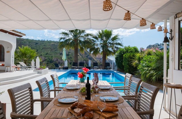 Stunning private villa for 10 people with private pool, A/C, WIFI, TV and patio