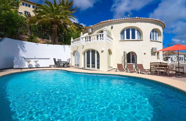 Stunning private villa with A/C, WIFI, private pool, TV, terrace, pets allowed and panoramic view