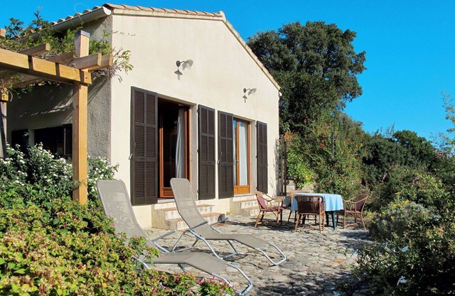Stunning private villa for 5 people with WIFI, TV, patio, pets allowed and panoramic view