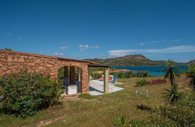 Stunning private villa for 6 people with WIFI and TV